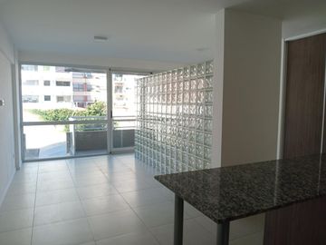 Excelente monoambiente dividido con balcón contrafrente. TODO LUZ NATURAL