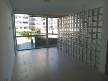 Excelente monoambiente dividido con balcón contrafrente. TODO LUZ NATURAL