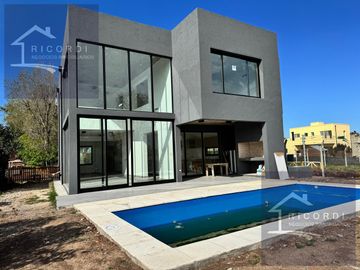 Casa en San Ramon, Pilar del este.