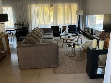 Casa de 5 ambientes con Jardín y Pileta en Venta - Barrio Cerrado Altos del Pilar