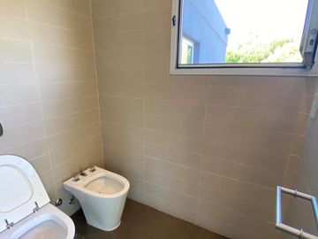 Casa de 5 ambientes con Jardín y Pileta en Venta - Barrio Cerrado Altos del Pilar