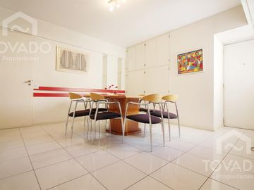 GRAN OPORTUNIDAD! APTO CRÉDITO! Amplio 5 Ambientes de Categoría con doble balcon en Flores!