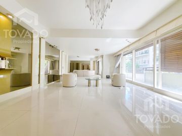 GRAN OPORTUNIDAD! APTO CRÉDITO! Amplio 5 Ambientes de Categoría con doble balcon en Flores!