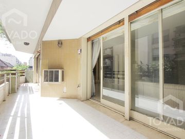 GRAN OPORTUNIDAD! APTO CRÉDITO! Amplio 5 Ambientes de Categoría con doble balcon en Flores!