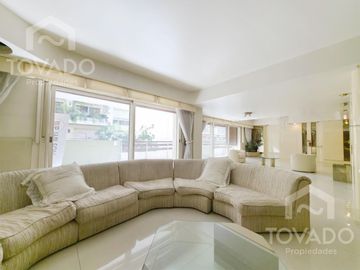 GRAN OPORTUNIDAD! APTO CRÉDITO! Amplio 5 Ambientes de Categoría con doble balcon en Flores!