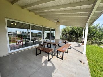 Casa en Alquiler Temporal Costa Esmeralda Barrio Residencial I, 4 Dormitorios 3 Baños