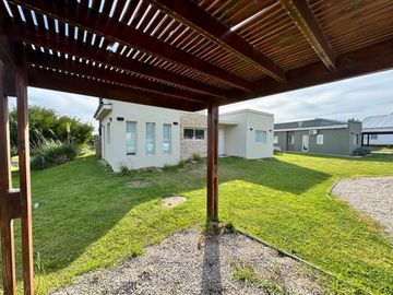 Casa en Alquiler Temporal Costa Esmeralda Barrio Residencial I, 4 Dormitorios 3 Baños