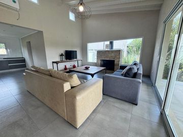 Casa en Alquiler Temporal Costa Esmeralda Barrio Residencial I, 4 Dormitorios 3 Baños