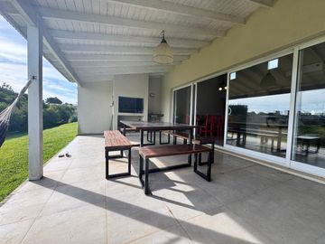 Casa en Alquiler Temporal Costa Esmeralda Barrio Residencial I, 4 Dormitorios 3 Baños