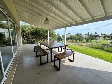 Casa en Alquiler Temporal Costa Esmeralda Barrio Residencial I, 4 Dormitorios 3 Baños