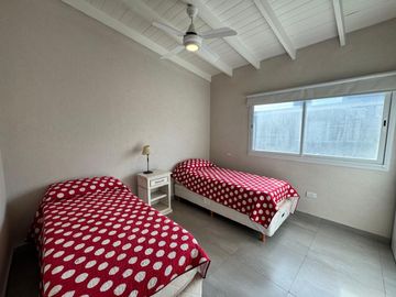 Casa en Alquiler Temporal Costa Esmeralda Barrio Residencial I, 4 Dormitorios 3 Baños
