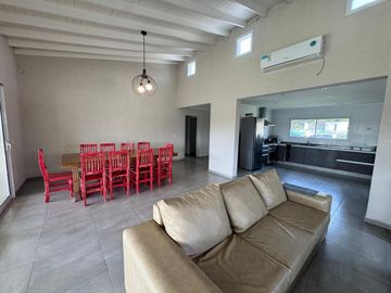Casa en Alquiler Temporal Costa Esmeralda Barrio Residencial I, 4 Dormitorios 3 Baños
