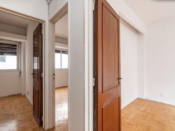 Departamento de 5 ambientes con escritorio y dependencia en Venta en Palermo, Ideal Consultorios