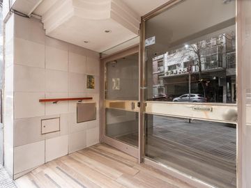 Departamento de 5 ambientes con escritorio y dependencia en Venta en Palermo, Ideal Consultorios