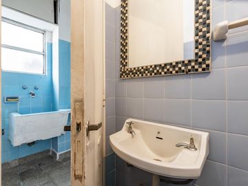 Departamento de 5 ambientes con escritorio y dependencia en Venta en Palermo, Ideal Consultorios