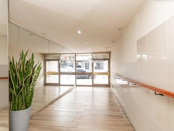 Departamento de 5 ambientes con escritorio y dependencia en Venta en Palermo, Ideal Consultorios