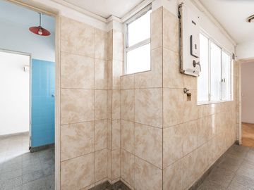 Departamento de 5 ambientes con escritorio y dependencia en Venta en Palermo, Ideal Consultorios
