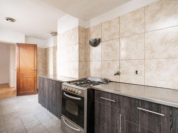 Departamento de 5 ambientes con escritorio y dependencia en Venta en Palermo, Ideal Consultorios