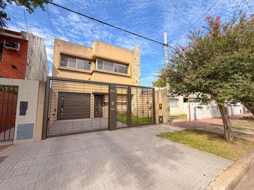 venta casa tres dormitorios alberdi moderna