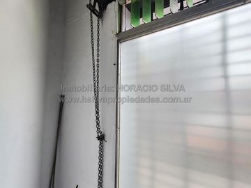 Local en Valentin Alsina