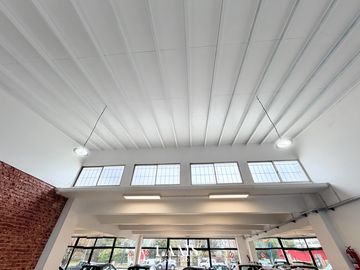 Importante local sobre Av. Luro en Venta y Alquiler