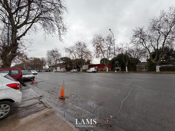 Importante local sobre Av. Luro en Venta y Alquiler