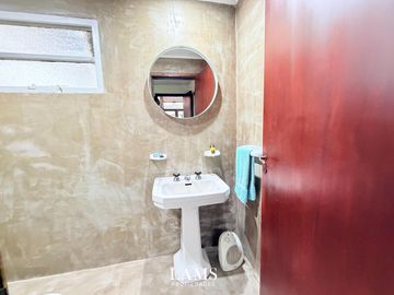 Importante local sobre Av. Luro en Venta y Alquiler