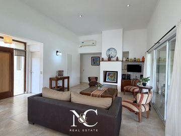 Casa en venta en Costa Esmeralda con gas natural