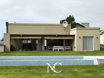 Casa en venta en Costa Esmeralda con gas natural
