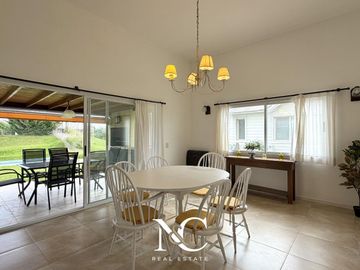 Casa en venta en Costa Esmeralda con gas natural