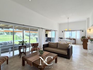 Casa en venta en Costa Esmeralda con gas natural