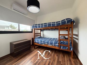 Casa en venta en Costa Esmeralda 4 amb piscina