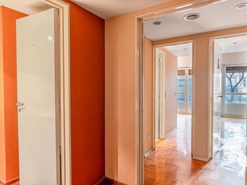 EXCELENTE SEMIPISO - VENTA - 4 AMBIENTES - DEPENDENCIA - COCHERA - LAS CAÑITAS