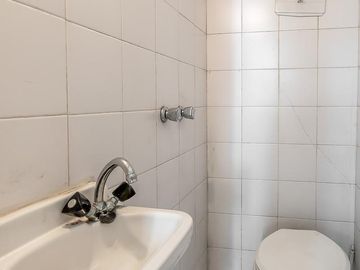 EXCELENTE SEMIPISO - VENTA - 4 AMBIENTES - DEPENDENCIA - COCHERA - LAS CAÑITAS