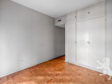 EXCELENTE SEMIPISO - VENTA - 4 AMBIENTES - DEPENDENCIA - COCHERA - LAS CAÑITAS