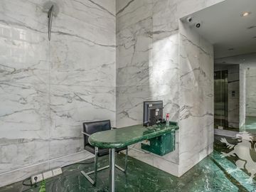 EXCELENTE SEMIPISO - VENTA - 4 AMBIENTES - DEPENDENCIA - COCHERA - LAS CAÑITAS