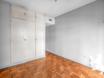 EXCELENTE SEMIPISO - VENTA - 4 AMBIENTES - DEPENDENCIA - COCHERA - LAS CAÑITAS