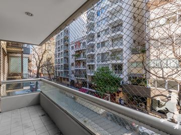 EXCELENTE SEMIPISO - VENTA - 4 AMBIENTES - DEPENDENCIA - COCHERA - LAS CAÑITAS
