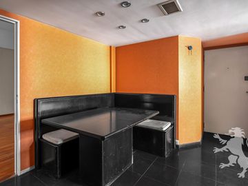 EXCELENTE SEMIPISO - VENTA - 4 AMBIENTES - DEPENDENCIA - COCHERA - LAS CAÑITAS