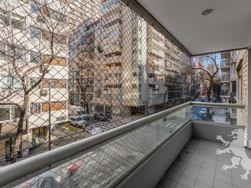 EXCELENTE SEMIPISO - VENTA - 4 AMBIENTES - DEPENDENCIA - COCHERA - LAS CAÑITAS