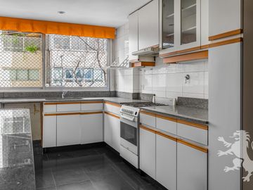 EXCELENTE SEMIPISO - VENTA - 4 AMBIENTES - DEPENDENCIA - COCHERA - LAS CAÑITAS
