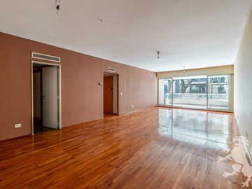 EXCELENTE SEMIPISO - VENTA - 4 AMBIENTES - DEPENDENCIA - COCHERA - LAS CAÑITAS