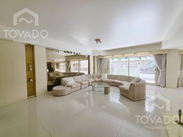 GRAN OPORTUNIDAD! APTO CRÉDITO! Amplio 4 Ambientes de Categoría con doble balcon en Flores!
