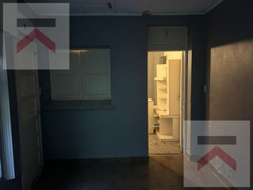 Venta en Block 3 Locales  con  2 Departamentos en Victoria Centro.