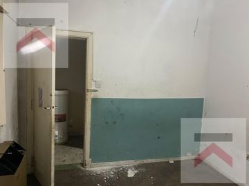 Venta en Block 3 Locales  con  2 Departamentos en Victoria Centro.