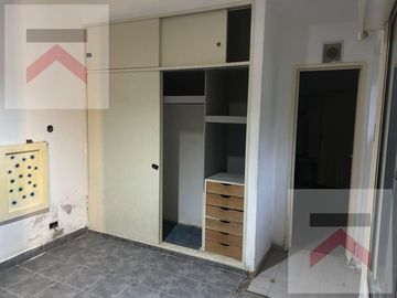 Venta en Block 3 Locales  con  2 Departamentos en Victoria Centro.