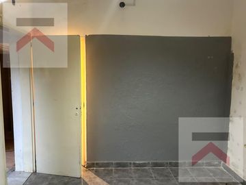Venta en Block 3 Locales  con  2 Departamentos en Victoria Centro.