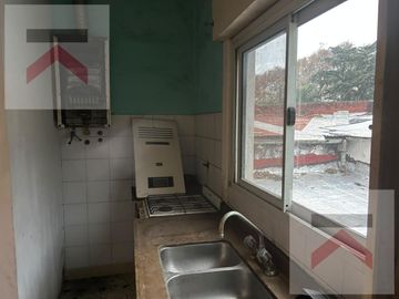 Venta en Block 3 Locales  con  2 Departamentos en Victoria Centro.