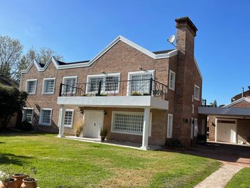 Venta Casa 7 amb c/ jardin y pileta - Punta Chica
