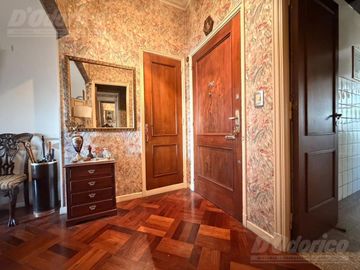 Departamento de 2 dormitorios c/dep. de servicio en venta en Flores